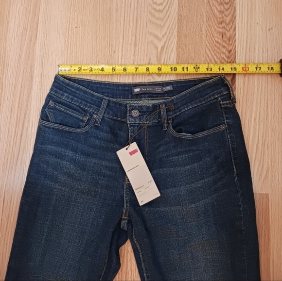 Levis Mid-Rise Demi Curve Straight Jeans size 11S/30 - Picture 2 of 8
